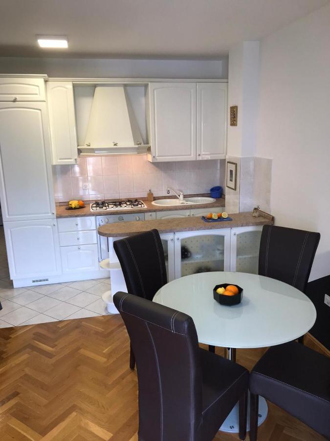 Apartman Jumic Malinska Buitenkant foto